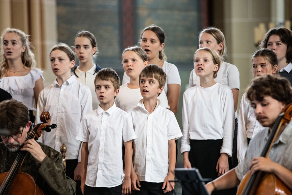 Jongerenkoor zingt filmmuziek in Lebuinuskerk