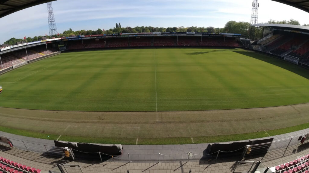 Zomeronderhoud voor grasveld in De Adelaarshorst