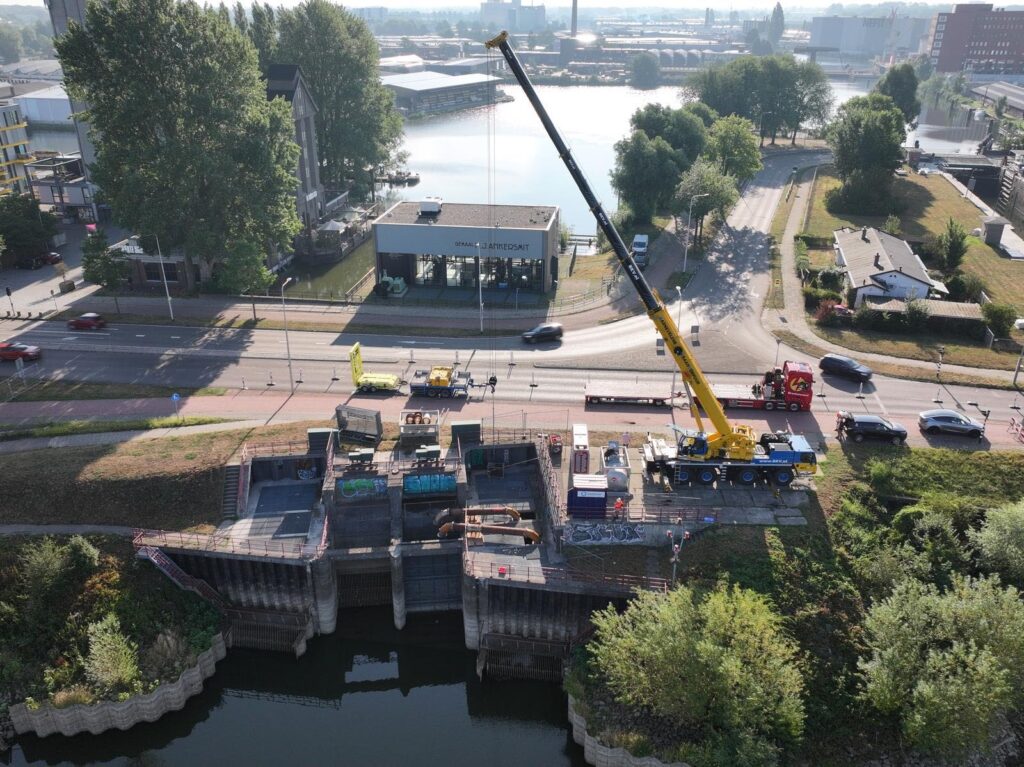 Tijdelijke pompinstallatie bij gemaal Ankersmit in Deventer