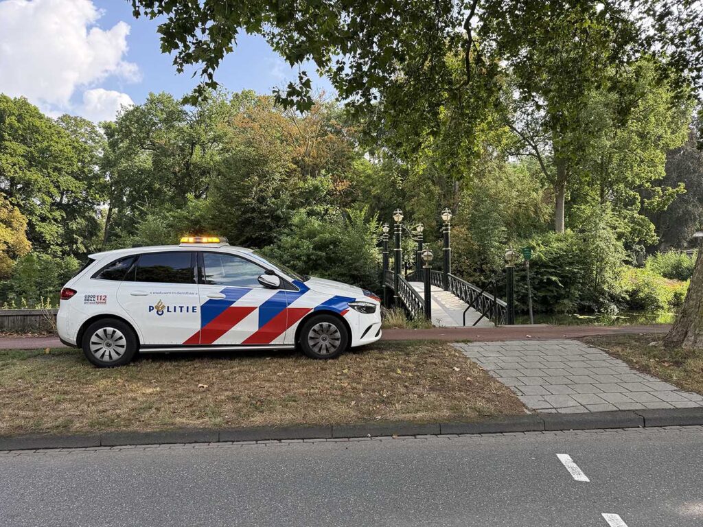 Fiets in brand gestoken op Vogeleiland in Deventer